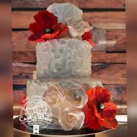 2st&ouml;ckige Hochzeitstorte mit Mohnblumen und Rosen aus Zucker - Cook&#039;n&#039;Bake by Anika Heer